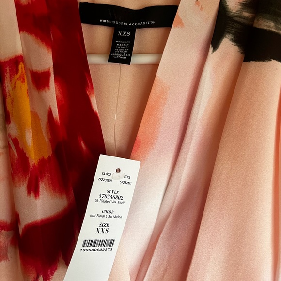 Pleated v neck shell - Picture 5 of 8